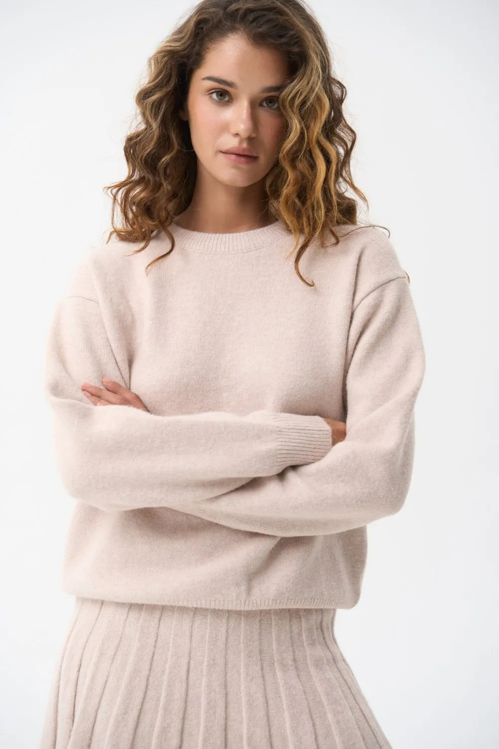 Wool sweater in color beige