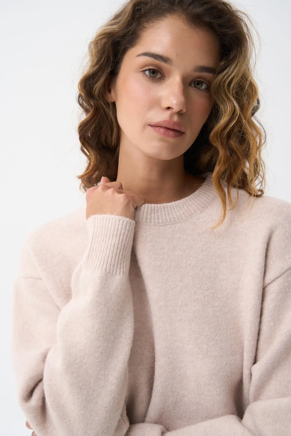 Wool sweater in color beige